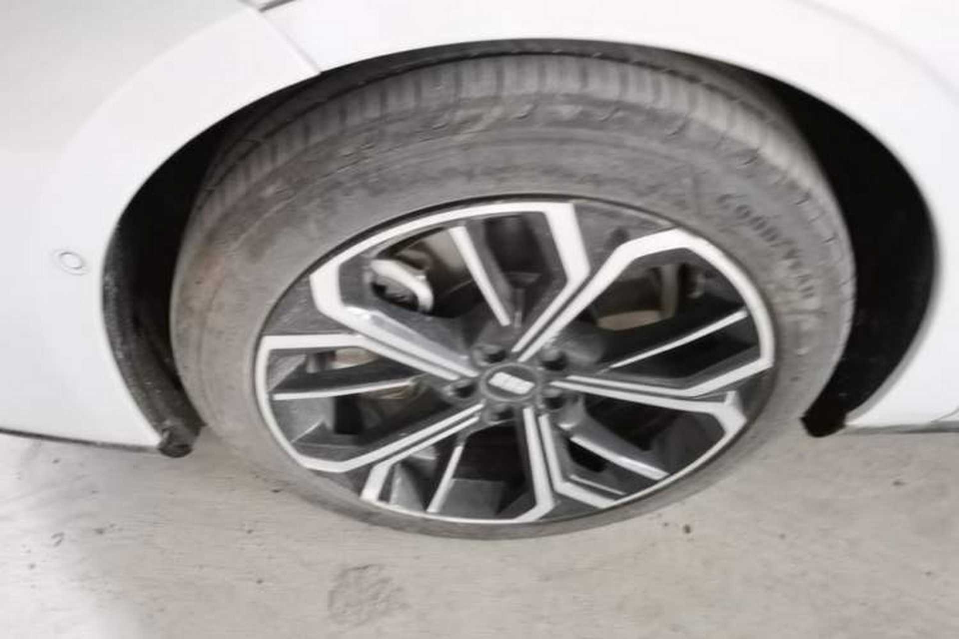 Used Geely Galaxy E8 2025 700 km Long-Range Intelligent Driving Version Left Front Wheel Hub