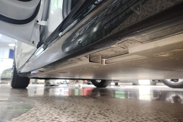Used Geely Galaxy E8 2025 700 km Long-Range Intelligent Driving Version Left Side Sill