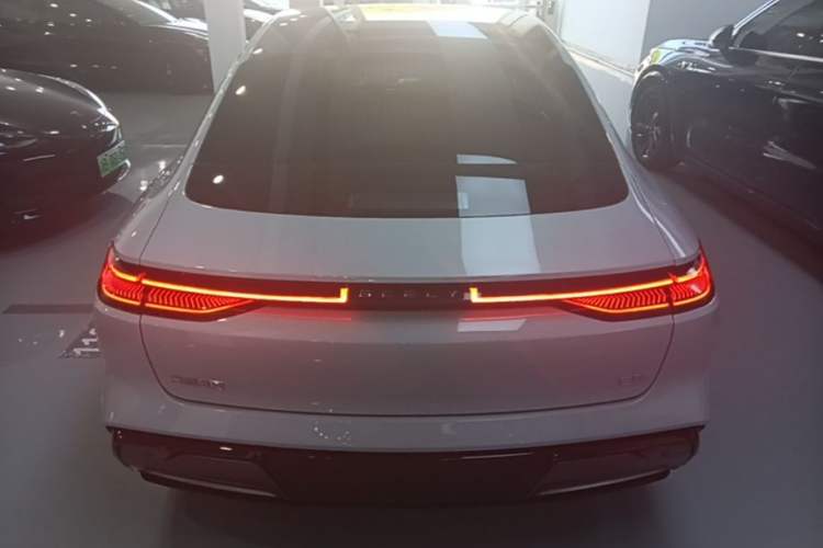 Used Geely Galaxy E8 2025 700 km Long-Range Intelligent Driving Version Rear