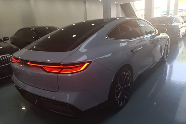 Used Geely Galaxy E8 2025 700 km Long-Range Intelligent Driving Version Rear Right 45 Deg