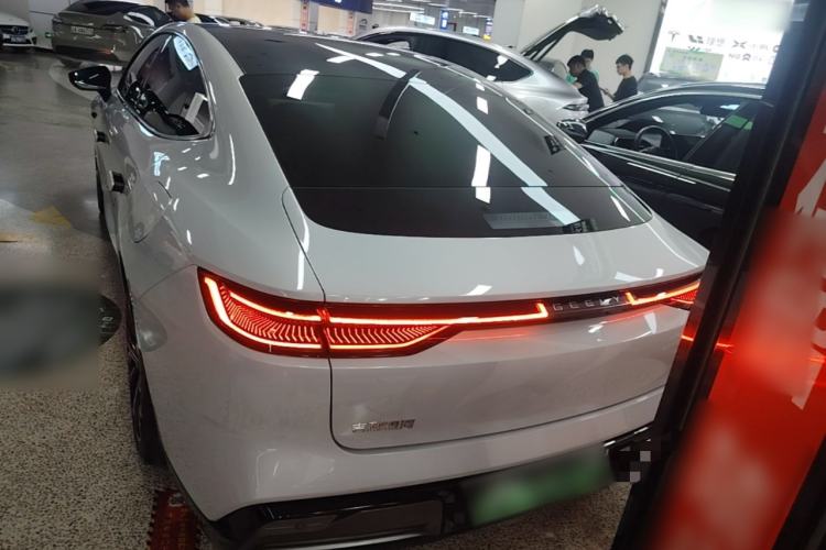 Used Geely Galaxy E8 2025 700 km Long-Range Intelligent Driving Version Rear
