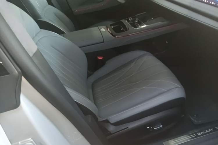 Used Geely Galaxy E8 2025 700 km Long-Range Intelligent Driving Version Right Front Seat