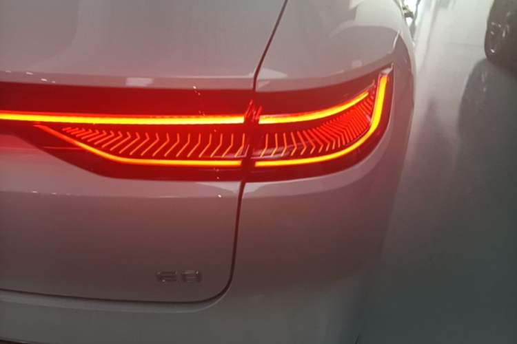 Used Geely Galaxy E8 2025 700 km Long-Range Intelligent Driving Version Right Rear Taillight