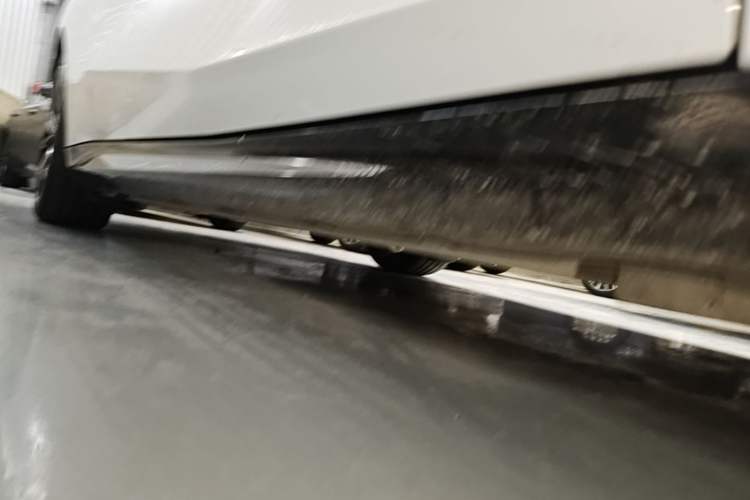 Used Geely Galaxy E8 2025 700 km Long-Range Intelligent Driving Version Right Side Sill