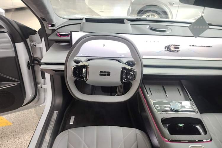 Used Geely Galaxy E8 2025 700 km Long-Range Intelligent Driving Version Steering Wheel