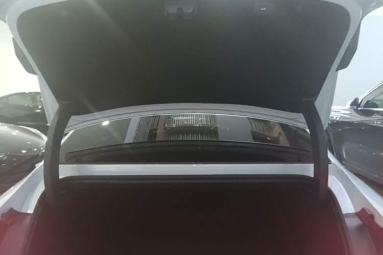 Used Geely Galaxy E8 2025 700 km Long-Range Intelligent Driving Version Trunk