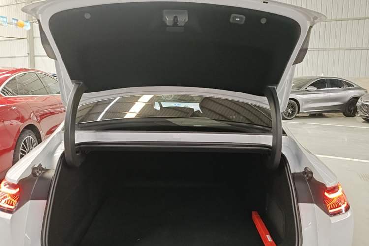 Used Geely Galaxy E8 2025 700 km Long-Range Intelligent Driving Version Trunk