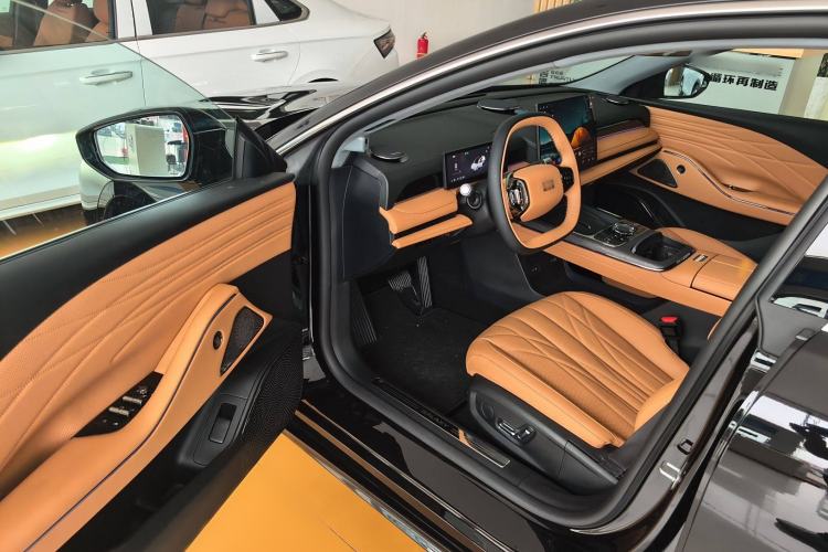 Used Geely Galaxy 8 2025 130km EM-i Prestige Edition Interior 2