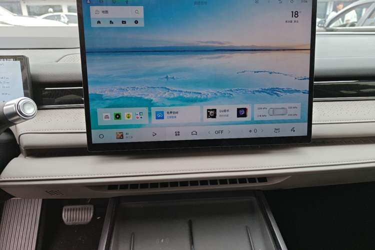 Used Geely Galaxy 8 2025 130km EM-P Starship Edition Audio And AC Panel