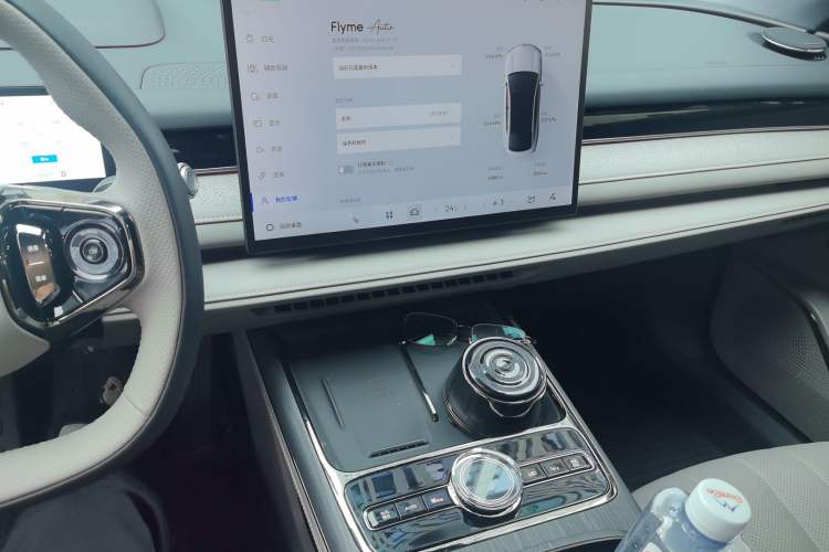 Used Geely Galaxy 8 2025 130km EM-i Flagship Edition Audio And AC Panel