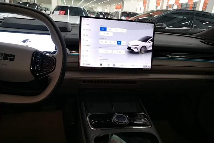 Used Geely Galaxy 8 2025 130km EM-P Starship Edition Audio And AC Panel