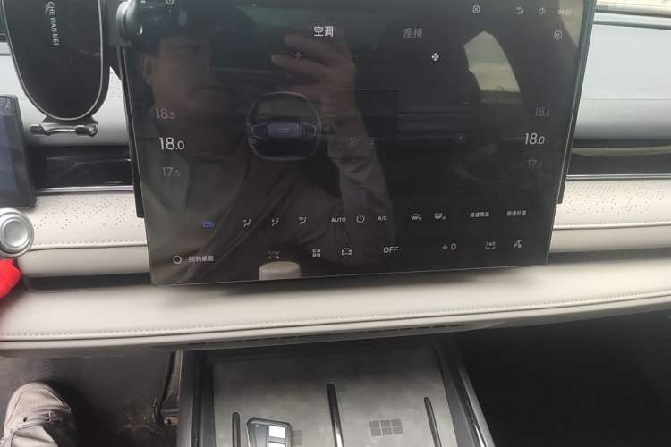 Used Geely Galaxy 8 2025 130km EM-i Flagship Edition Audio And AC Panel
