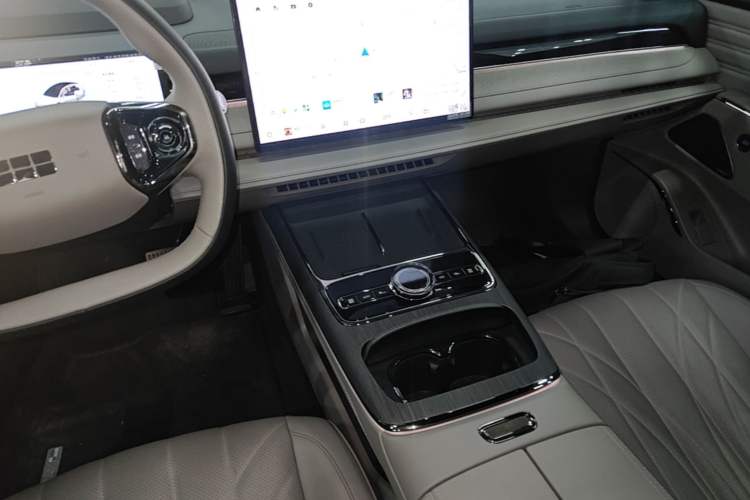 Used Geely Galaxy 8 2025 130km EM-P Starship Edition Audio And AC Panel