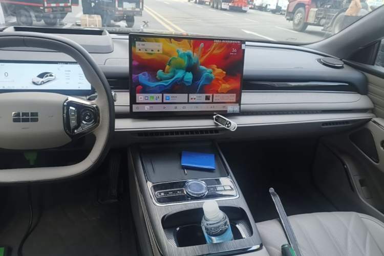 Used Geely Galaxy 8 2025 130km EM-P Starship Edition Audio And AC Panel