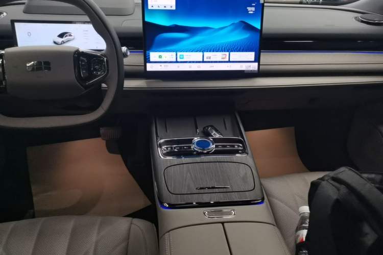 Used Geely Galaxy 8 2025 130km EM-P Starship Edition Audio And AC Panel