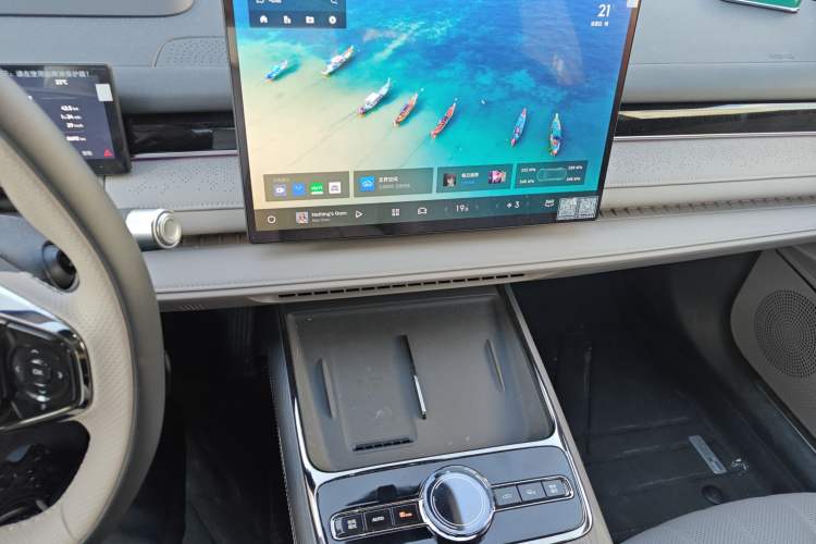 Used Geely Galaxy 8 2025 130km EM-i Flagship Edition Audio And AC Panel