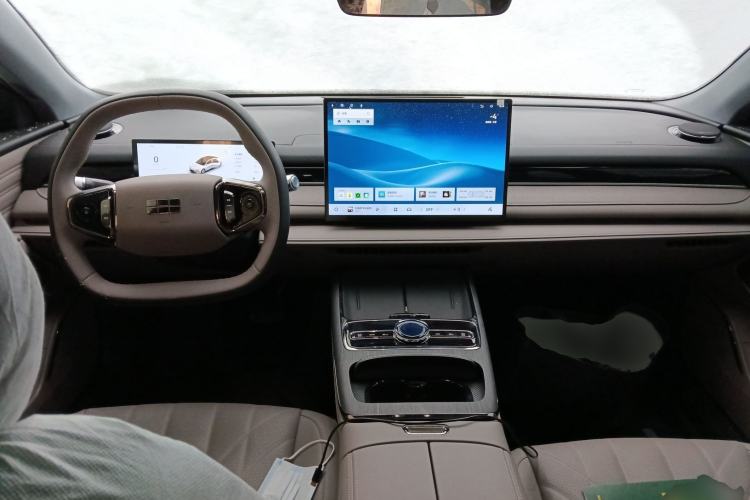 Used Geely Galaxy 8 2025 130km EM-i Deluxe Edition Center Console