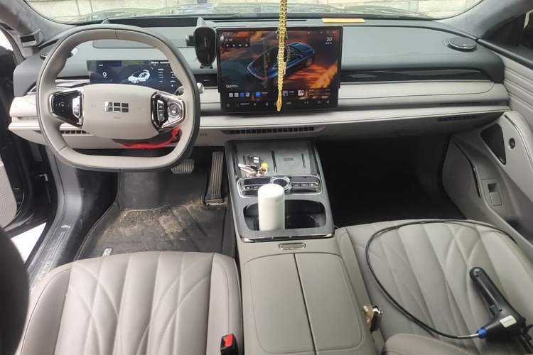 Used Geely Galaxy 8 2025 130km EM-i Flagship Edition Center Console