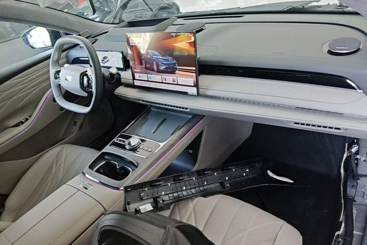 Used Geely Galaxy 8 2025 130km EM-P Starship Edition Center Console