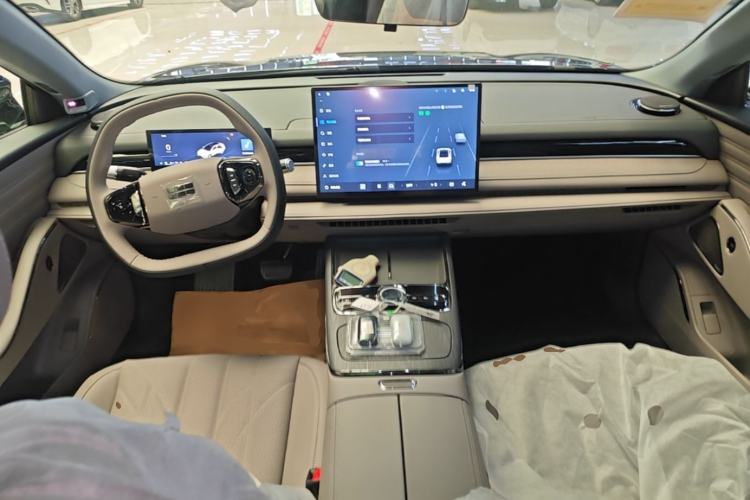Used Geely Galaxy 8 2025 60km EM-i Luxury Edition Center Console