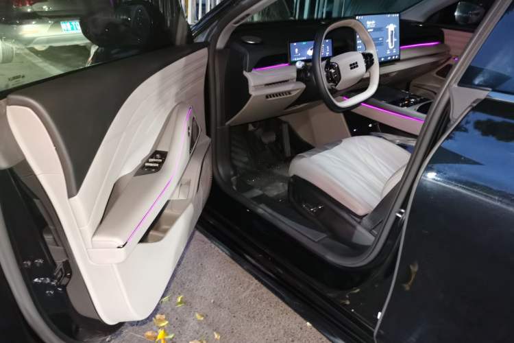 Used Geely Galaxy 8 2025 130km EM-i Deluxe Edition Driver Seat