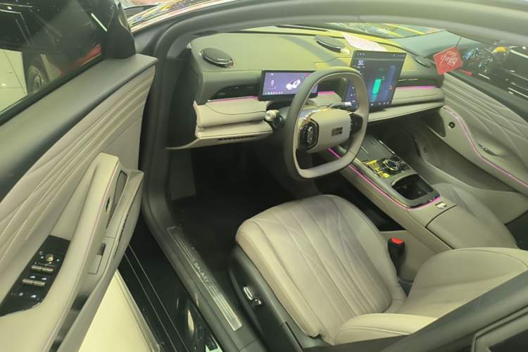Used Geely Galaxy 8 2025 130km EM-i Deluxe Edition Driver Seat