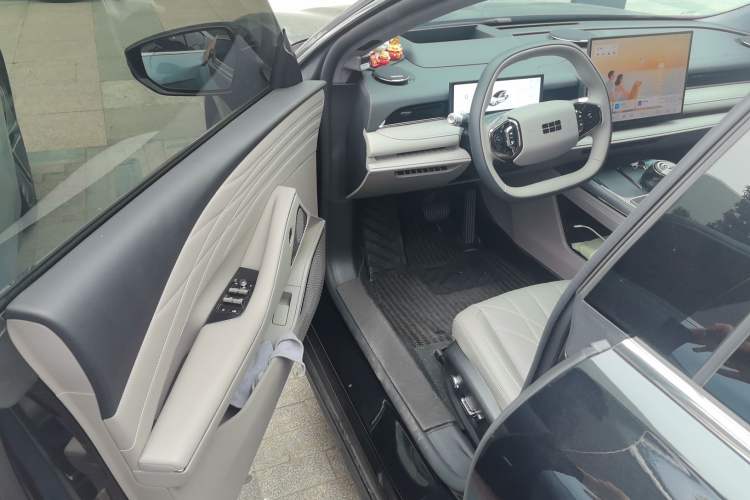 Used Geely Galaxy 8 2025 130km EM-i Flagship Edition Driver Seat