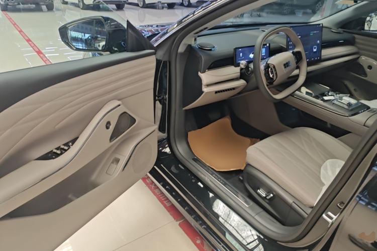 Used Geely Galaxy 8 2025 60km EM-i Luxury Edition Driver Seat