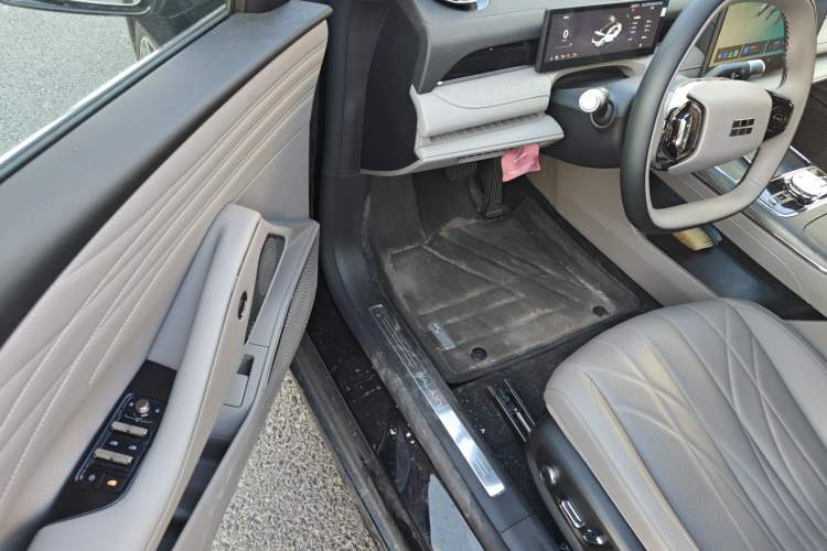 Used Geely Galaxy 8 2025 130km EM-i Flagship Edition Driver Seat