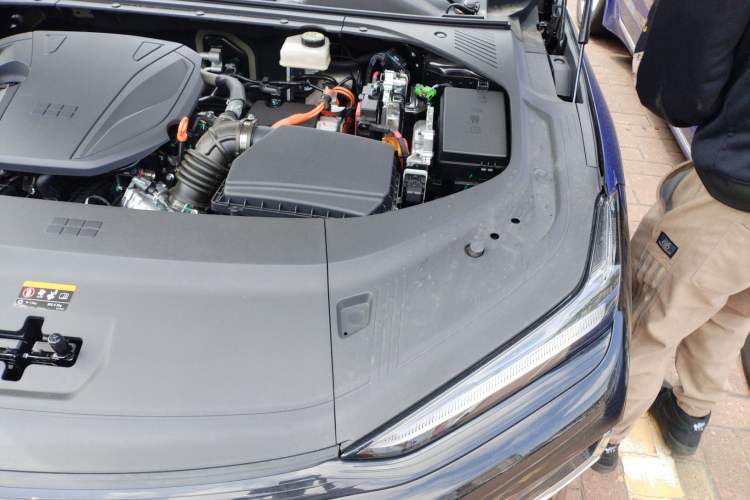 Used Geely Galaxy 8 2025 130km EM-i Deluxe Edition Engine Bay Left