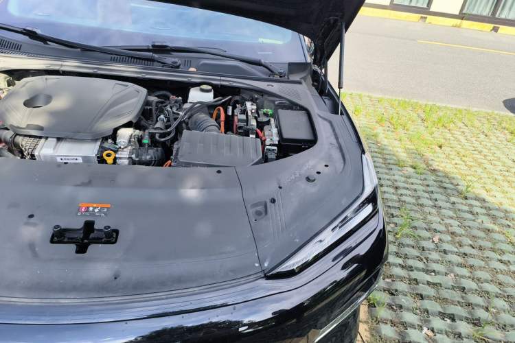 Used Geely Galaxy 8 2025 130km EM-P Exploration Edition Engine Bay Left