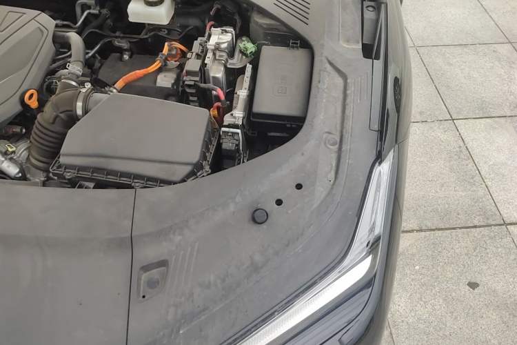 Used Geely Galaxy 8 2025 130km EM-i Flagship Edition Engine Bay Left
