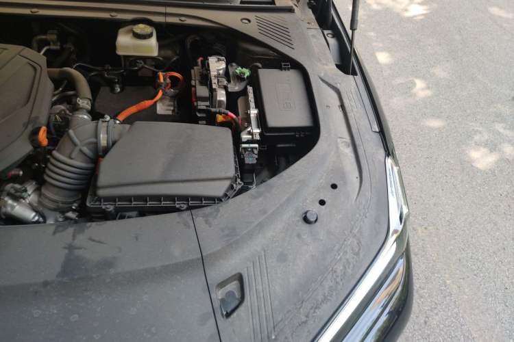 Used Geely Galaxy 8 2025 130km EM-i Flagship Edition Engine Bay Left