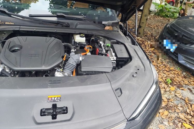 Used Geely Galaxy 8 2025 130km EM-i Deluxe Edition Engine Bay Left