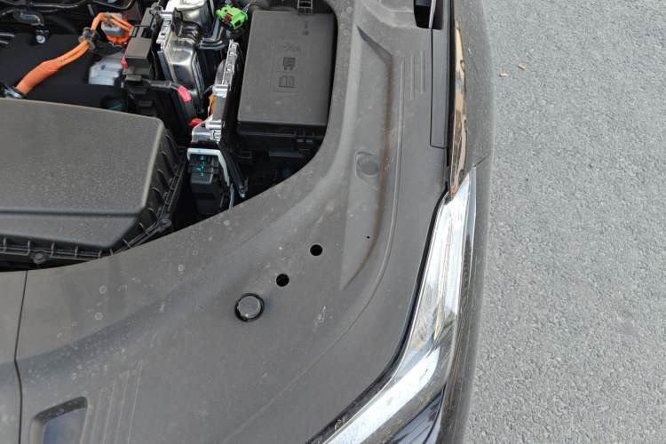 Used Geely Galaxy 8 2025 130km EM-i Flagship Edition Engine Bay Left