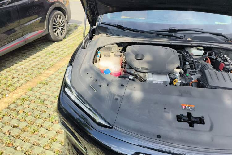 Used Geely Galaxy 8 2025 130km EM-P Exploration Edition Engine Bay Right
