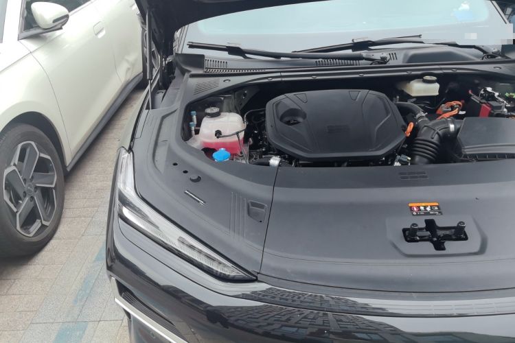 Used Geely Galaxy 8 2025 130km EM-i Flagship Edition Engine Bay Right