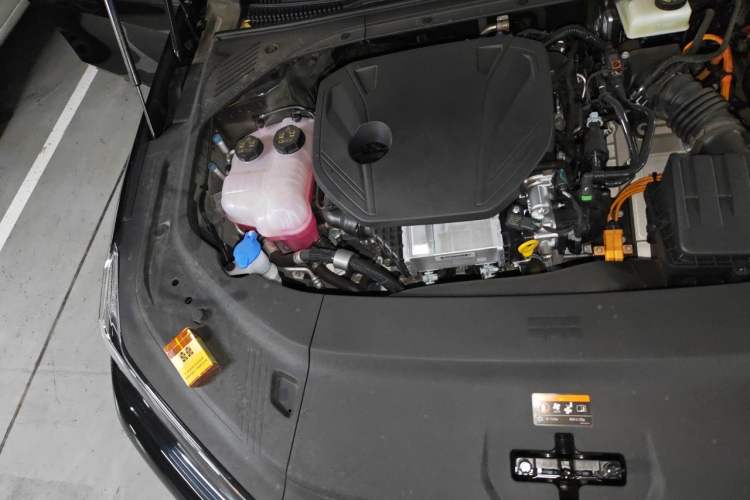Used Geely Galaxy 8 2025 130km EM-P Exploration Edition Engine Bay Right