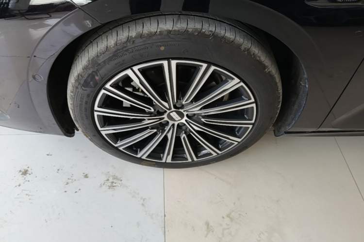 Used Geely Galaxy 8 2025 130km EM-P Starship Edition Exterior 1