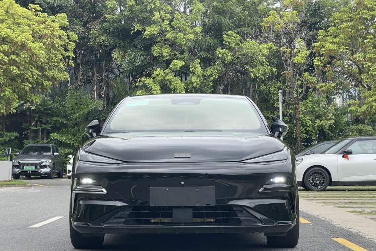 Used Geely Galaxy 8 2025 130km EM-i Flagship Edition Exterior 1