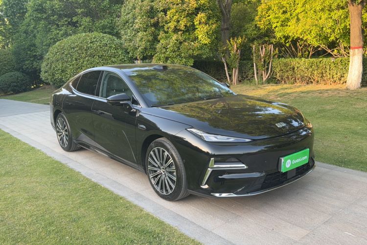 Used Geely Galaxy 8 2025 130km EM-P Starship Edition Exterior 2