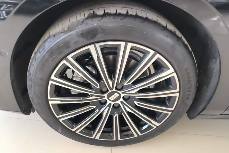Used Geely Galaxy 8 2025 130km EM-P Starship Edition Exterior 4