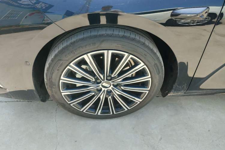 Used Geely Galaxy 8 2025 130km EM-P Starship Edition Exterior 4