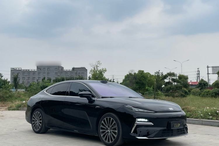 Used Geely Galaxy 8 2025 130km EM-P Starship Edition Exterior 4