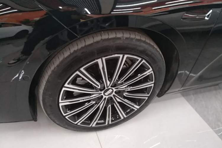 Used Geely Galaxy 8 2025 130km EM-P Starship Edition Exterior 4