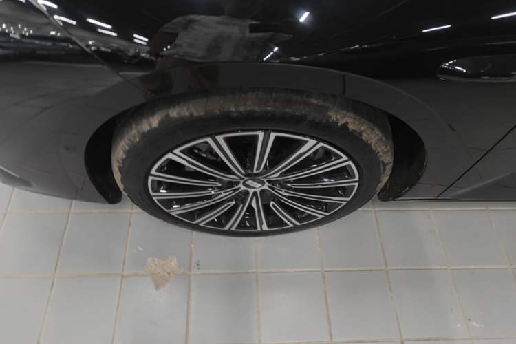 Used Geely Galaxy 8 2025 130km EM-P Starship Edition Exterior 4