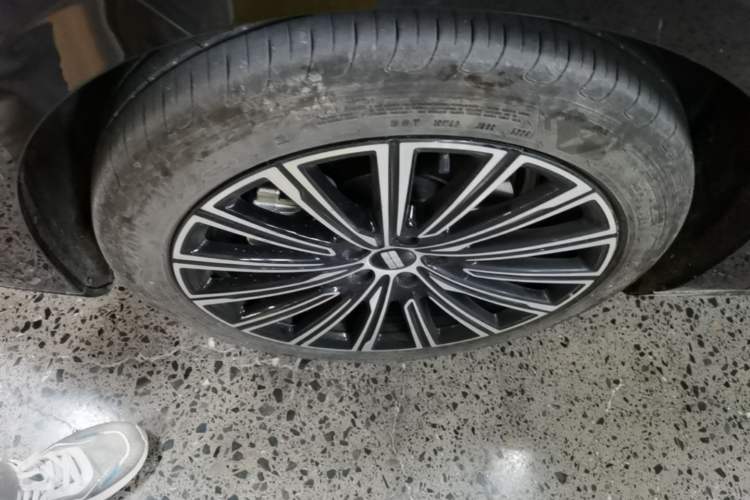 Used Geely Galaxy 8 2025 130km EM-P Starship Edition Exterior 4