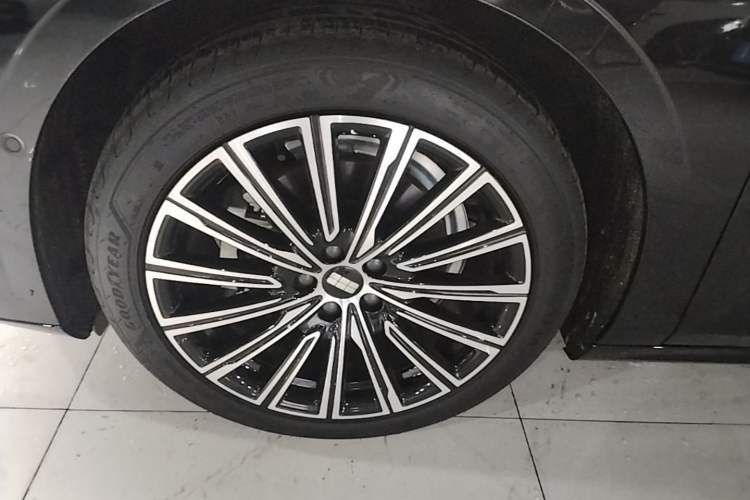 Used Geely Galaxy 8 2025 130km EM-P Starship Edition Exterior 4