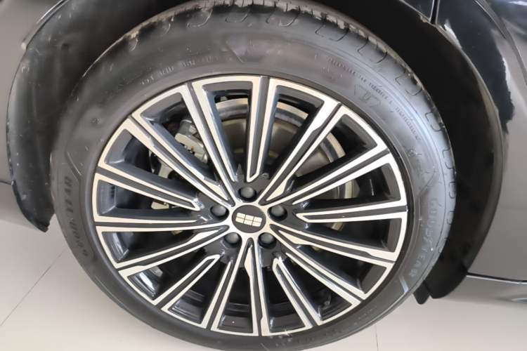 Used Geely Galaxy 8 2025 130km EM-P Starship Edition Exterior 5