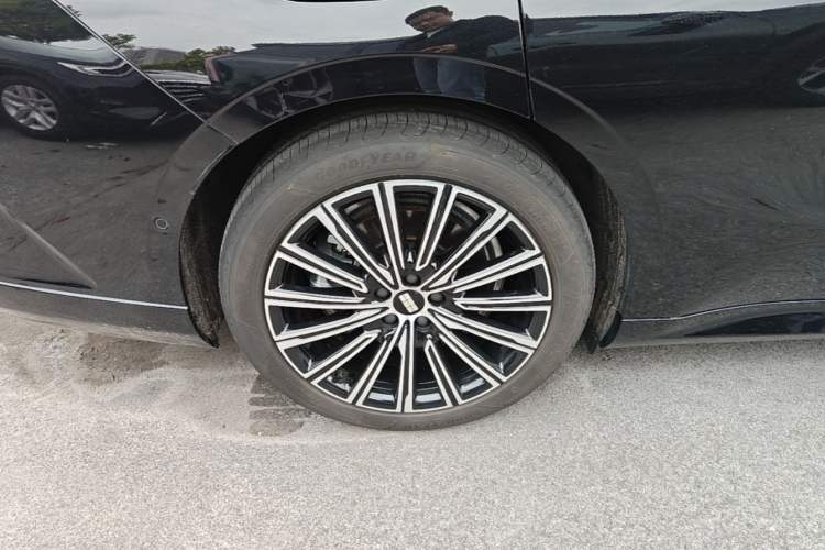 Used Geely Galaxy 8 2025 130km EM-P Starship Edition Exterior 5